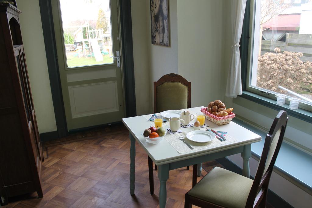 Bed And Breakfast De Verkadekamer Zaandam Chambre photo